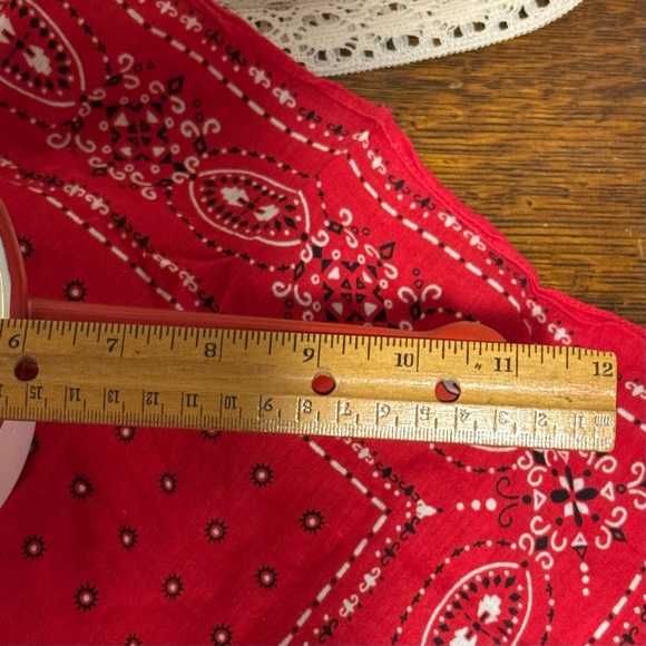 Vintage Farmhouse Red and White Enamel Saucepan - Picture 15 of 16